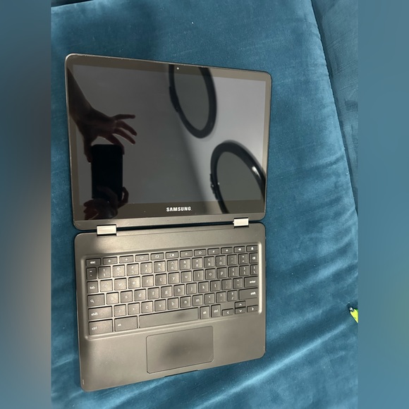 SAMSUNG Chromebook Pro
Convertible Touch Screen Laptop, 12.3 (XE510C24-K01US) - Picture 10 of 11